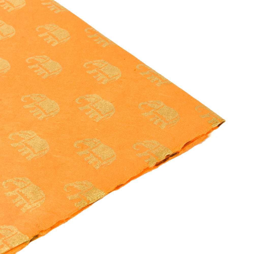 Leuchtend orangefarbenes Nepalpapier von ☆, mit einem sich wiederholenden goldenen Elefantenmuster - perfekt für Buchbinden oder Geschenke Verpacken.