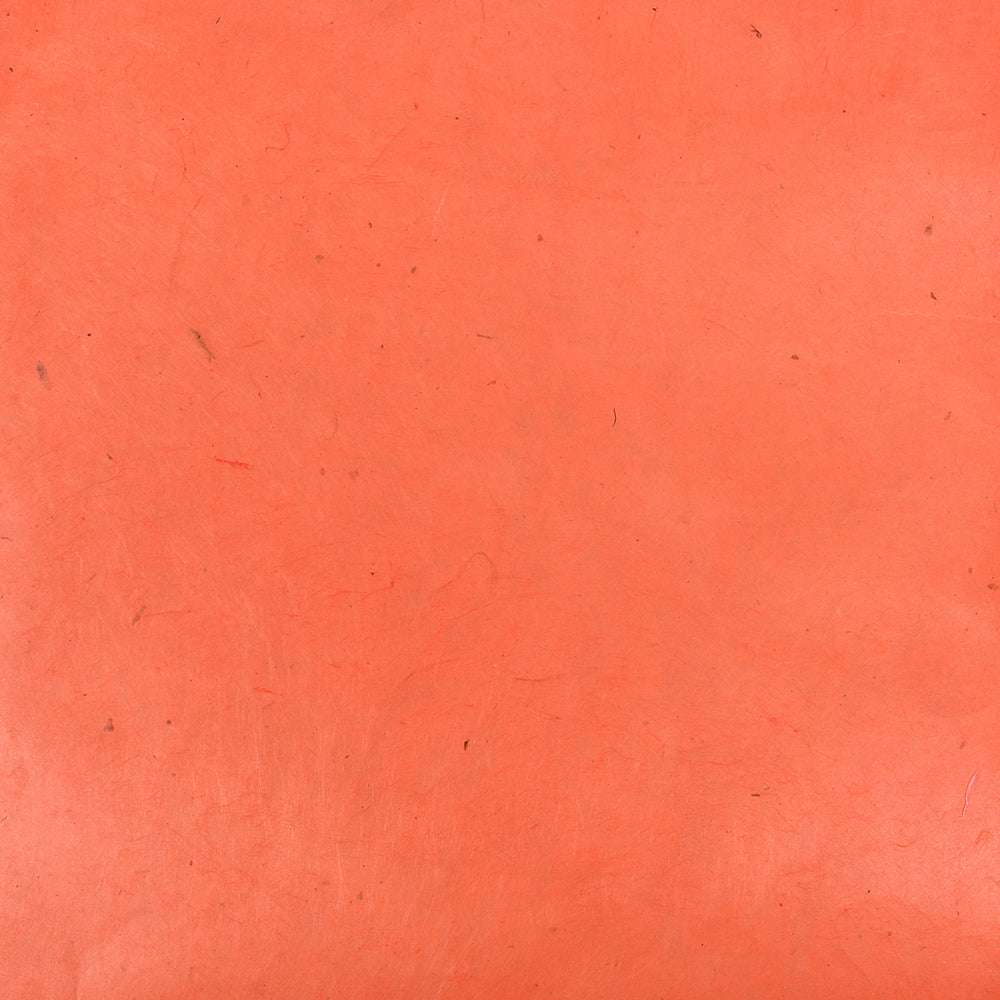 Orangefarbene strukturierte Oberfläche von ☆, hergestellt aus echtem Nepalpapier mit subtilen Markierungen und winzigen dunklen Flecken - eine originelle Option für Buchbinden oder Geschenke Verpacken.