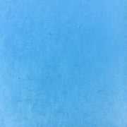 Hellblaue strukturierte Oberfläche mit dezenten Kratzern und schwachen Markierungen von ☆, perfekt für Geschenke Verpacken oder Buchbinden mit feinem Nepalpapier.