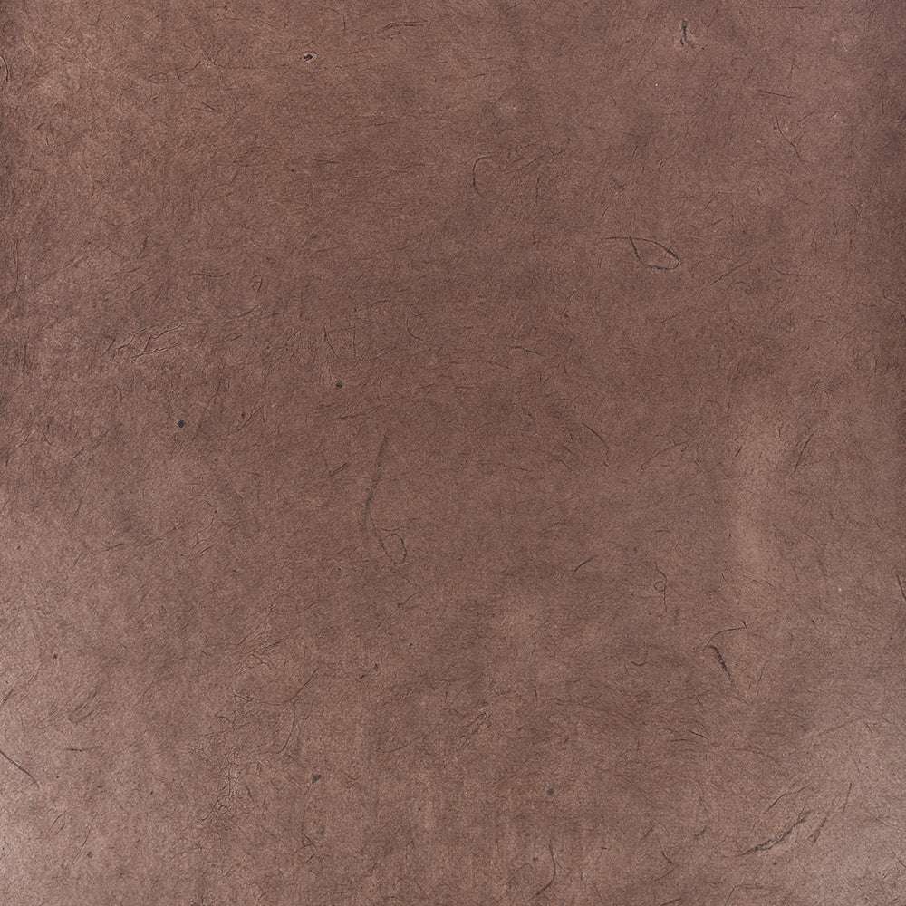 Das ☆ Braune Nepalpapier zeichnet sich durch feine Linien, Falten und natürliche Unebenheiten aus - ideal zum eleganten Verpacken von Schokolade oder Geschenkverpackungen.