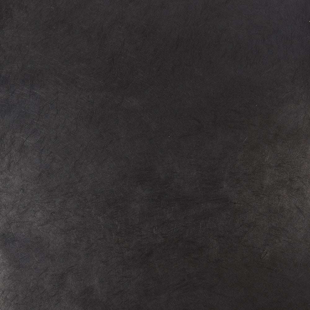 Die dunkelschwarze, strukturierte Oberfläche mit dezenten Kratzern, die an eine Kreidetafel oder Schiefer erinnert, ist ideal für kreative Buchbinden-Projekte oder um eine einzigartige Note beim Geschenke Verpacken hinzuzufügen. Marke: ☆.