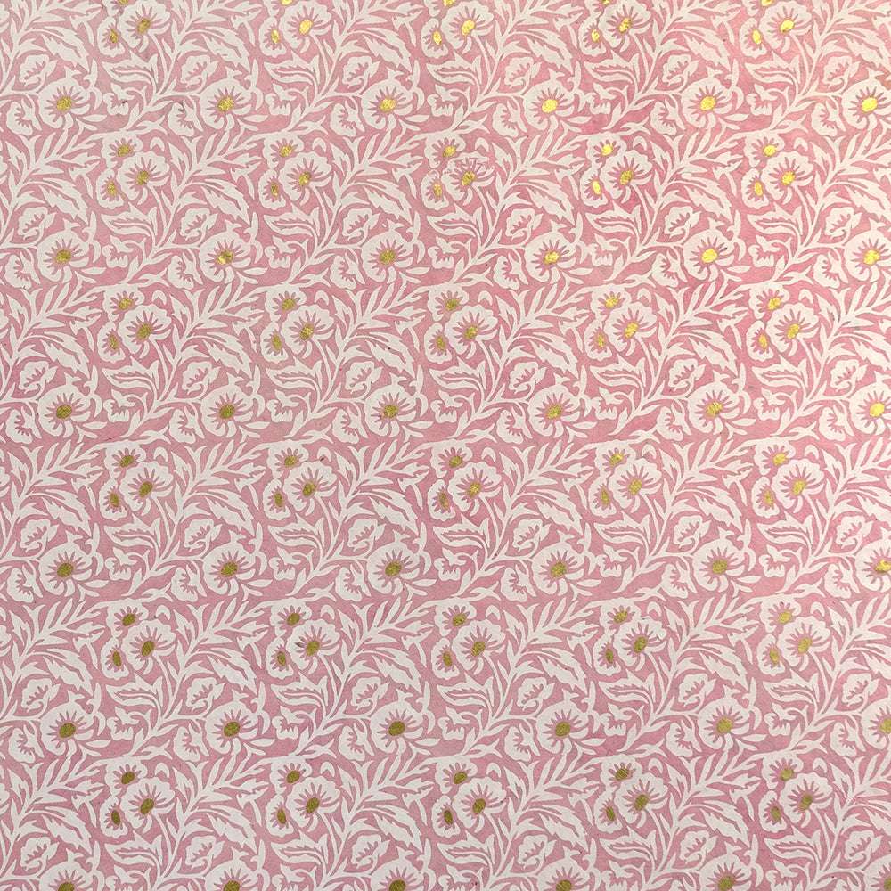 Die rosa Blumentapete von ☆ mit weißen Blättern und gelben Gänseblümchen in einem von Nepalpapier inspirierten Blumenmuster Pink verleiht jedem Raum oder Paket einen Hauch von Fröhlichkeit - ideal zum Dekorieren oder stilvollen Verpacken von Geschenken.