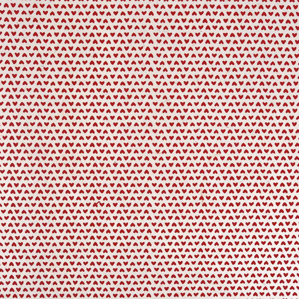 Rote Herzen in sauberen Reihen auf weißem Nepalpapier bilden ein charmantes, symmetrisches Design - perfekt für Buchbinden oder Geschenke Verpacken. Von ☆.