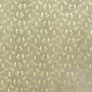 Das goldene Blumenmuster wiederholt sich auf einem beigefarbenen, strukturierten Hintergrund und sorgt für einen eleganten Vintage-Stil - perfekt für Buchbinden oder als schickes Nepalpapier für Geschenkverpackungen. Marke: ☆.