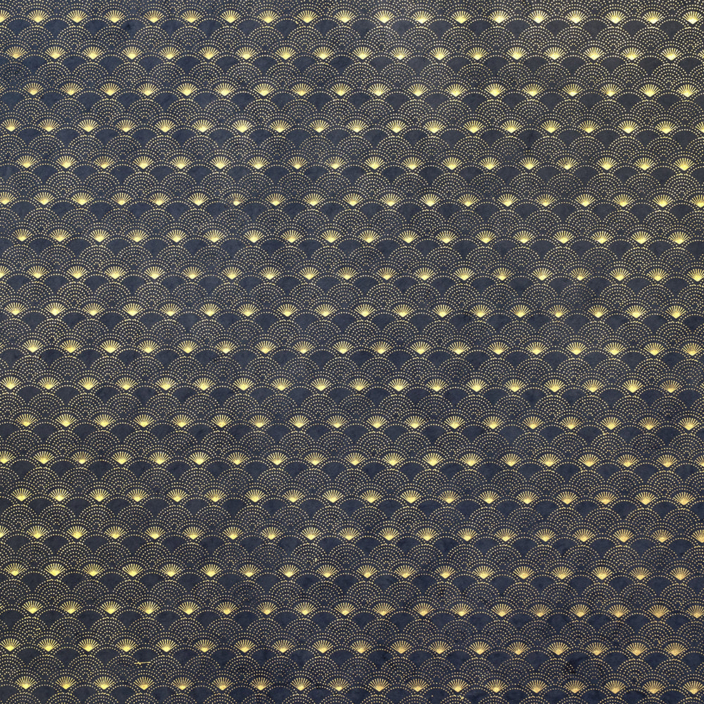 Ein goldenes, halbkreisförmiges Wellenmuster auf dunklem Hintergrund von ☆ erinnert an die Buchbindetechnik und bietet ein elegantes, sich wiederholendes geometrisches Design - ideal für Nepalpapier oder raffinierte Geschenkverpackungen.