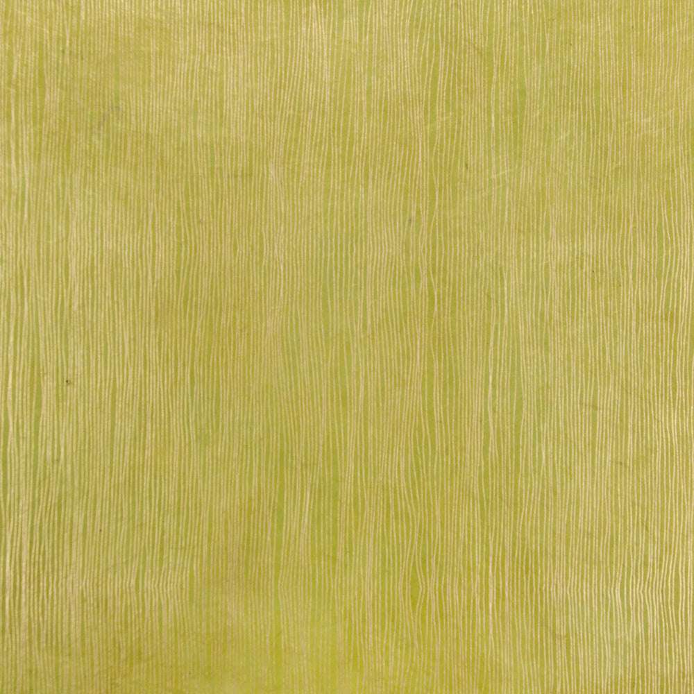 Gelb-grüne Oberfläche mit vertikalen, wellenförmigen Strukturlinien für einen Holzmaserungseffekt - Nepalpapier von ☆, perfekt für Handarbeit oder die Gestaltung einzigartiger Geschenkverpackungen.
