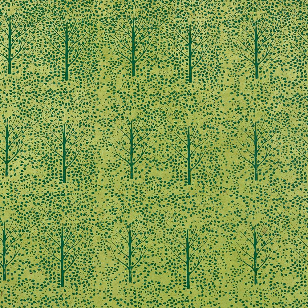 Schlichte, kahle grüne Bäume und verstreute Blätter auf hellgrünem Hintergrund - ideal für Geschenkverpackungen oder kreative Buchbindungen mit einem von der Natur inspirierten Touch von ☆.