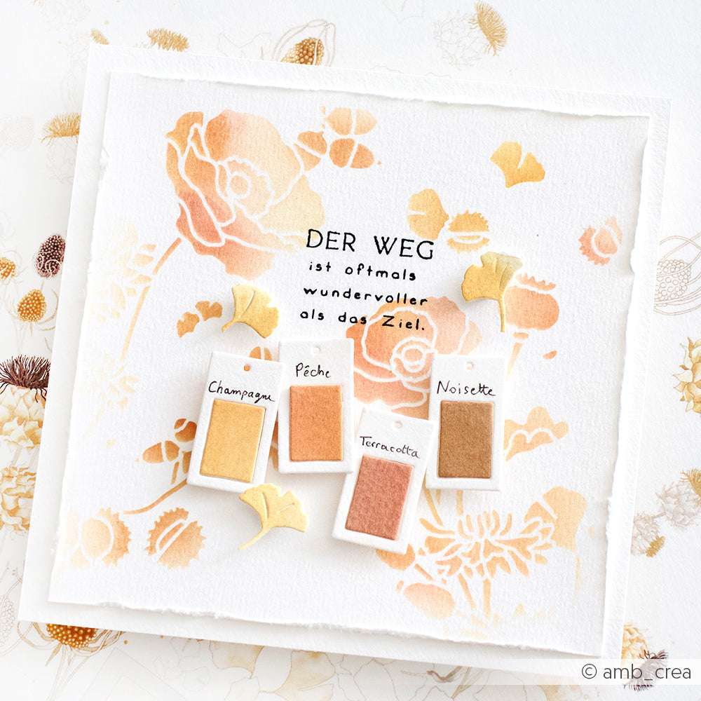 Handgefertigte Karte mit floraler Aquarellmalerei, vier beschrifteten Farbfeldern und deutschem Text in der Mitte - ein perfektes Stück von Alexandra Renke, das mit einer zarten Schablone hergestellt wurde.