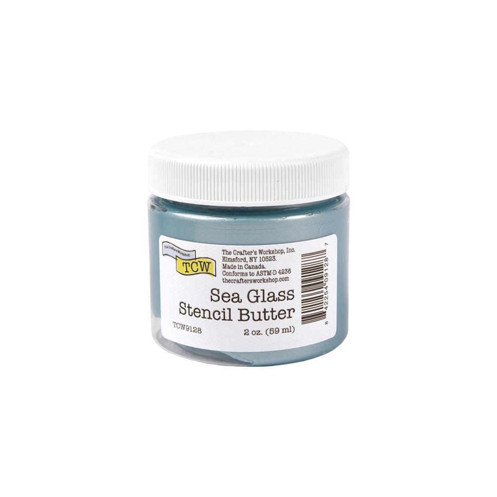 Ein Glas The Crafters Workshop Sea Glass Stencil Butter mit weißem Deckel und Produktetikett - ideal für Mixed-Media-Projekte oder als Alternative zu Modellierpaste.