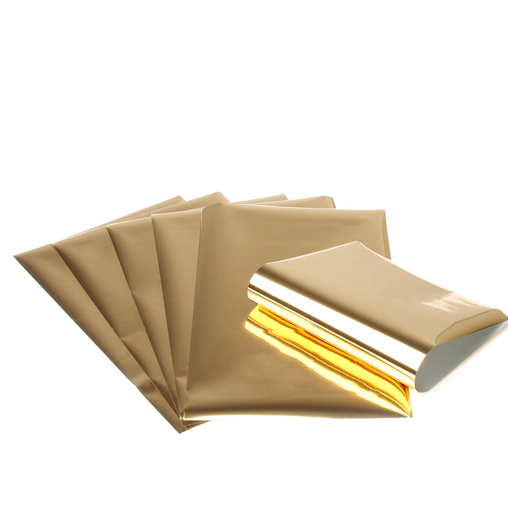 Fünf goldglänzende Kissenschachteln von Rico Design, eine davon teilweise geöffnet, angeordnet auf weißem Hintergrund - ideal, um metallisches Verzieren mit Transferfolie hinzuzufügen oder Ihren Lieblingsklebestift für kreative Projekte zu verwenden.