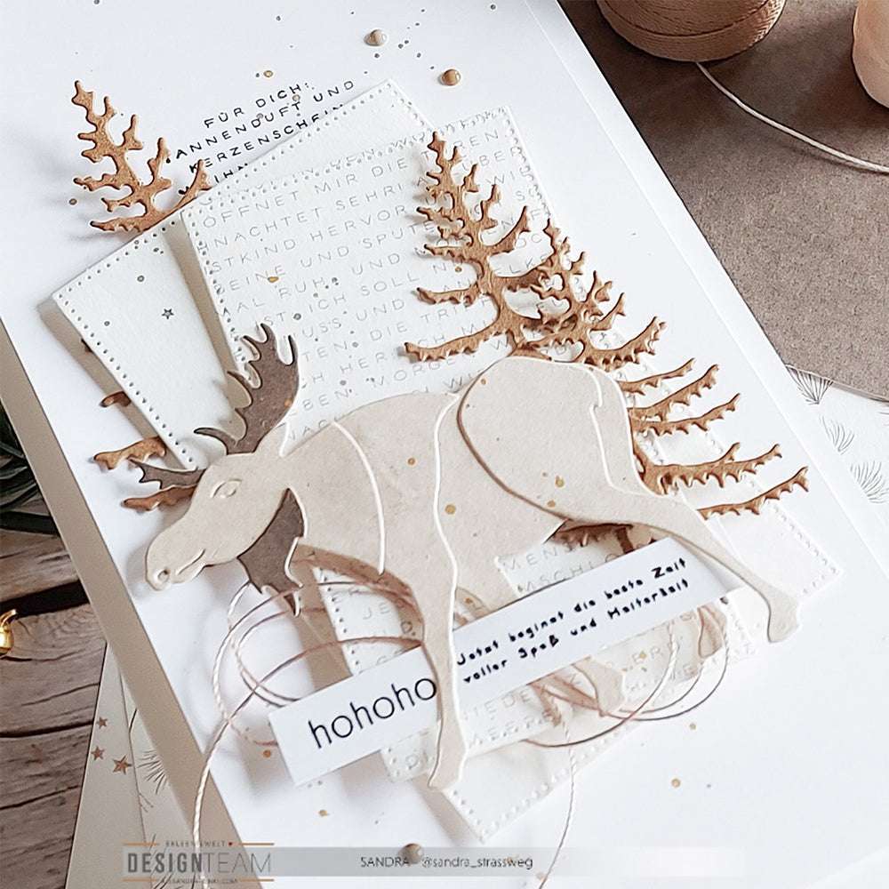 Handgefertigte Karte mit Elch, Bäumen und dem Text "hohoho" in neutralen Tönen auf Weiß, hergestellt mit Alexandra Renke Stanzformen für eine einzigartige Note.