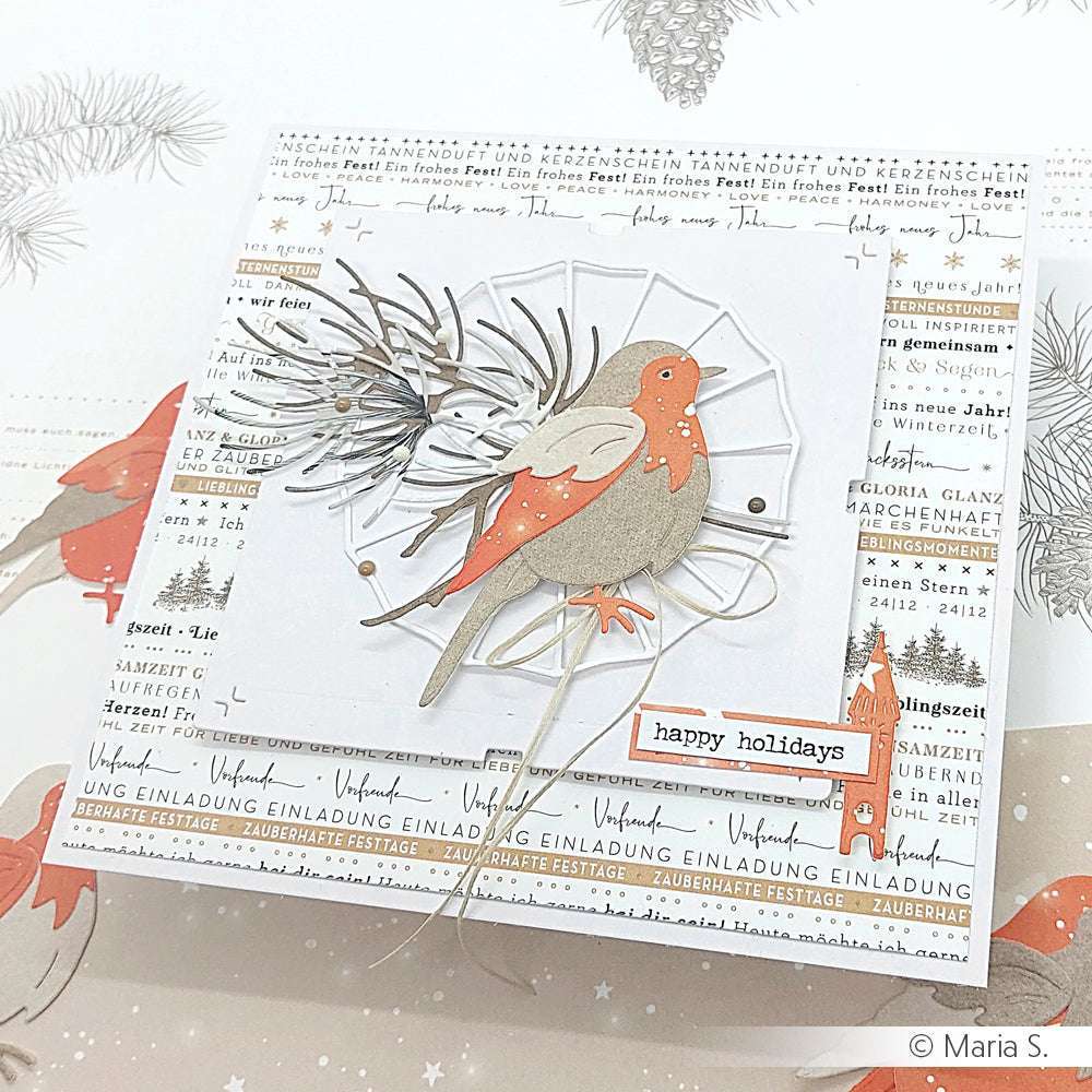 Handgefertigte Weihnachtskarte von Alexandra Renke mit einem Rotkehlchen aus der Motivstanze Rotkehlchen, Tannenzweig, Text "Frohe Weihnachten" und festlichen Designpapieren.
