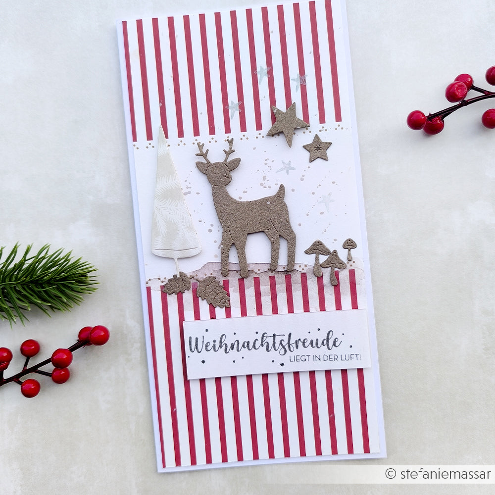 Handgefertigte Weihnachtskarte von Alexandra Renke, gestaltet mit Designpapieren, mit roten und weißen Streifen, Rentieren, Sternen, Bäumen und dem Text "Weihnachtsfreude" - wunderschön detailliert mit Motivstanze für einen festlichen Touch.