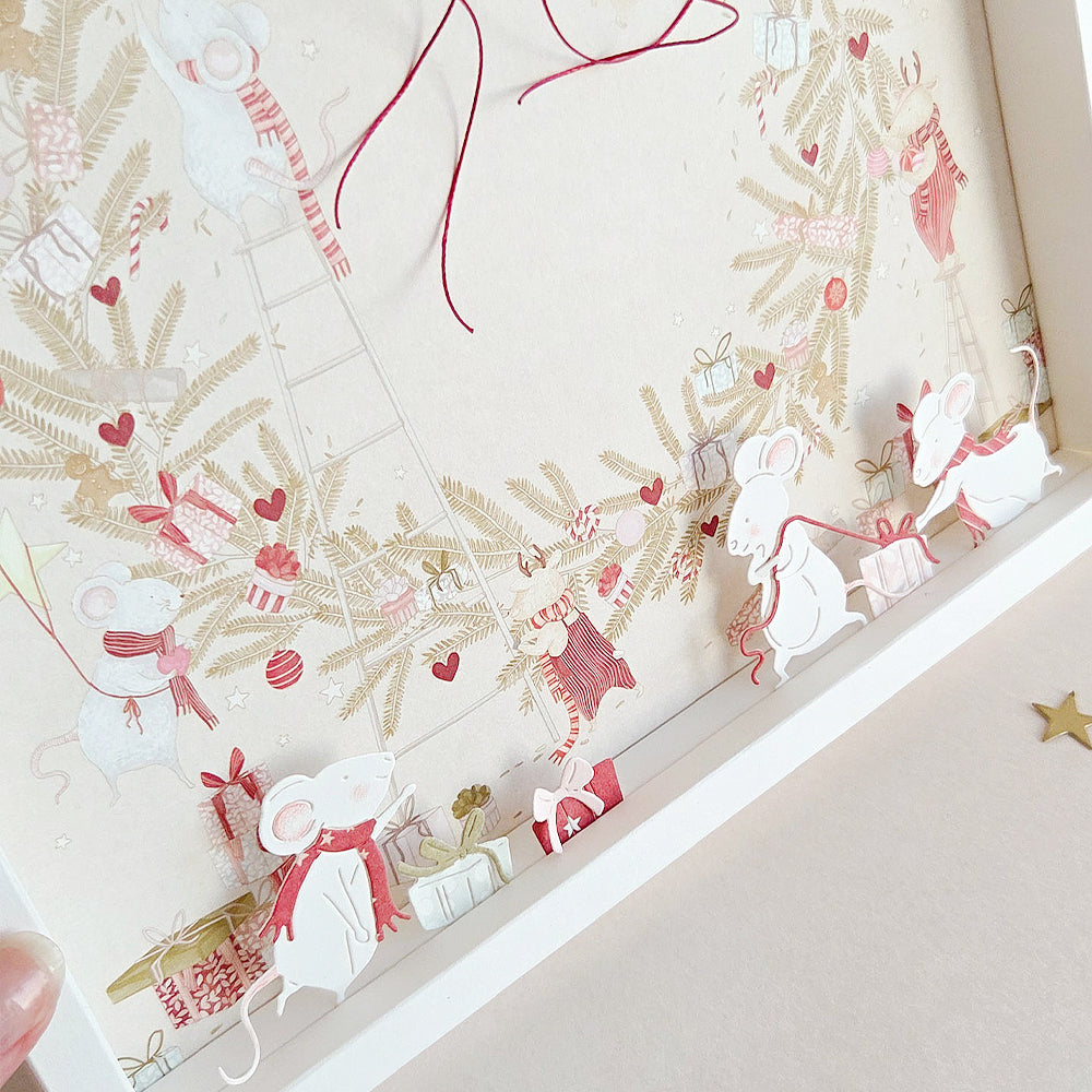 Schattenbild mit Mäusen, die einen Weihnachtsbaum mit Geschenken schmücken, erstellt mit Motivstanze.