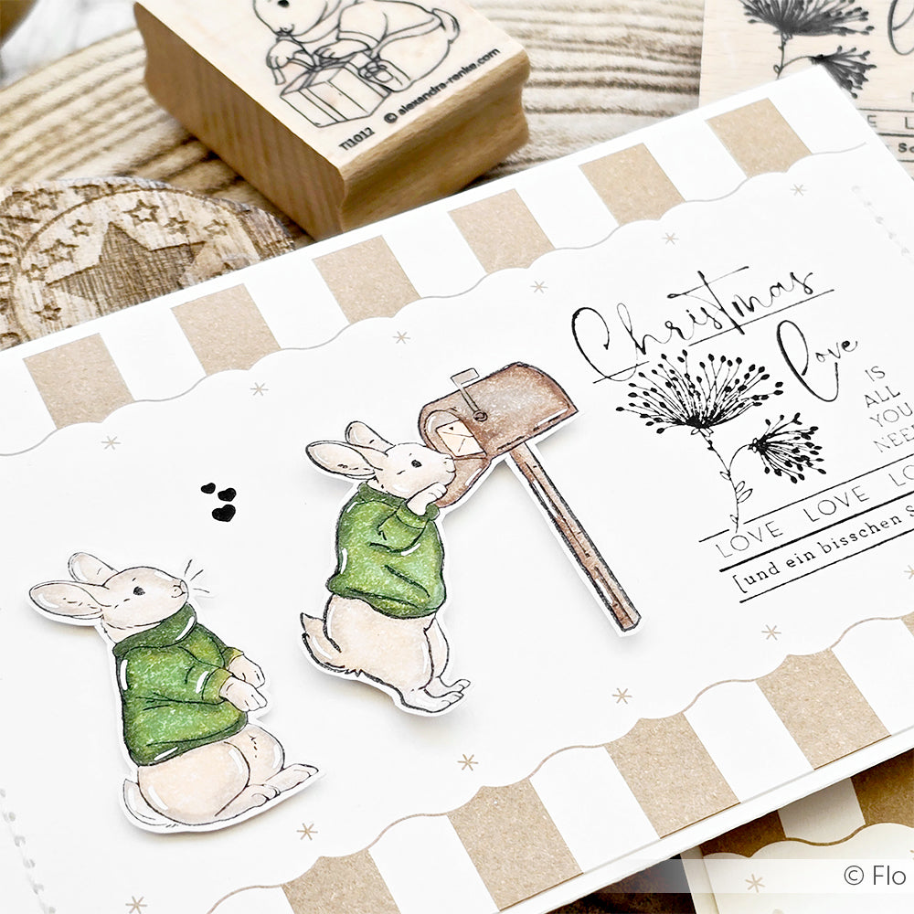Handgefertigte Grußkarte mit Illustrationen von Hase Hoppel und dem Text Weihnachtsliebe.