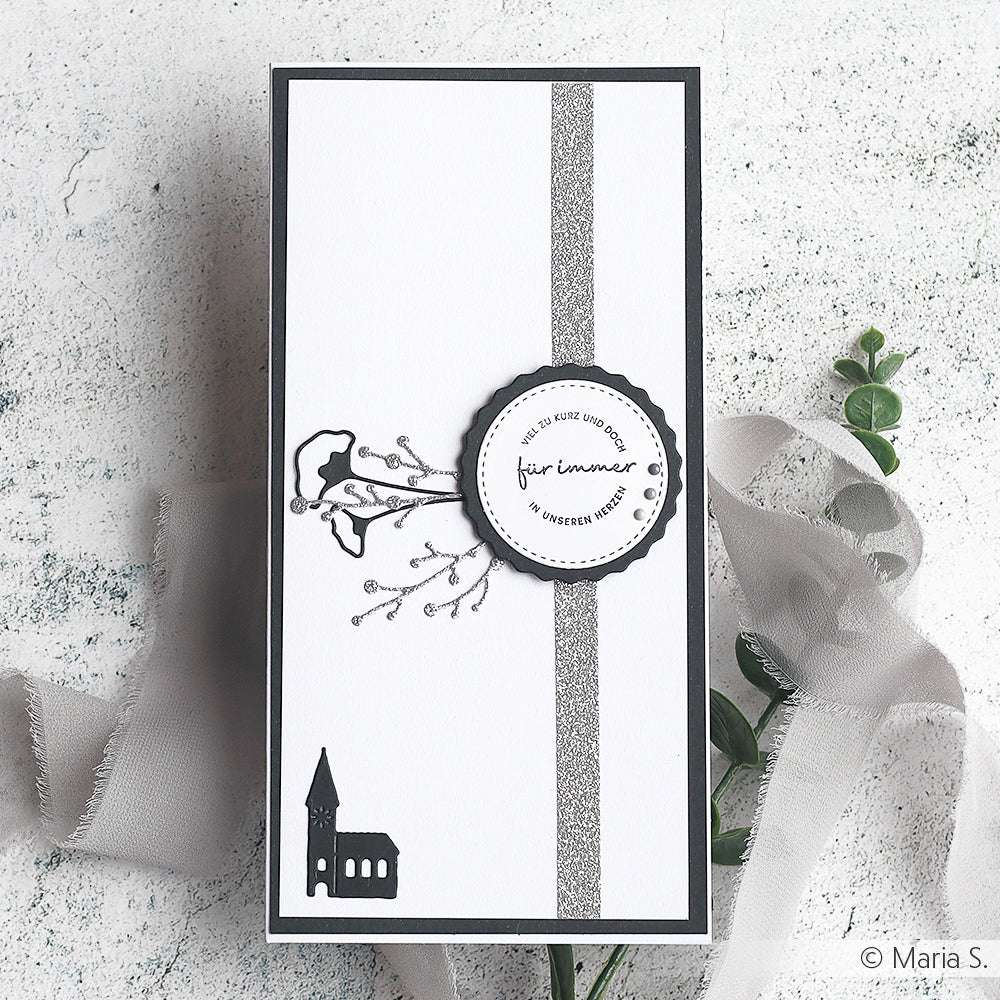 Handgefertigte schwarz-weiße Hochzeitskarte von Alexandra Renke mit Blumen- und Kirchenmotiven, deutschem Text und mit dem Clear Stamp Set Beileid Photopolymer Stempel auf weißem Untergrund.