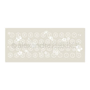 Beigefarbene Schablone von Alexandra Renke mit weißen Buchstaben, Zahlen und floralen, von Schreibmaschinen inspirierten Motiven, die im Stil einer Schreibmaschinentaste angeordnet sind.