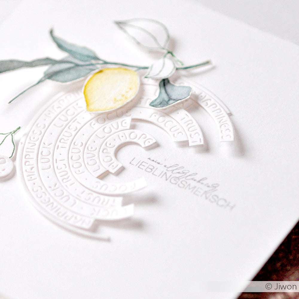 Aquarellierte Zitrone mit Blättern über geschichteten Bögen, mit inspirierenden Worten wie LIEBE, HOFFNUNG und GLÜCKLICHKEIT von Alexandra Renke - ideal für Klarsichtstempel oder Photopolymer-Stempel auf knackig weißem Papier.
