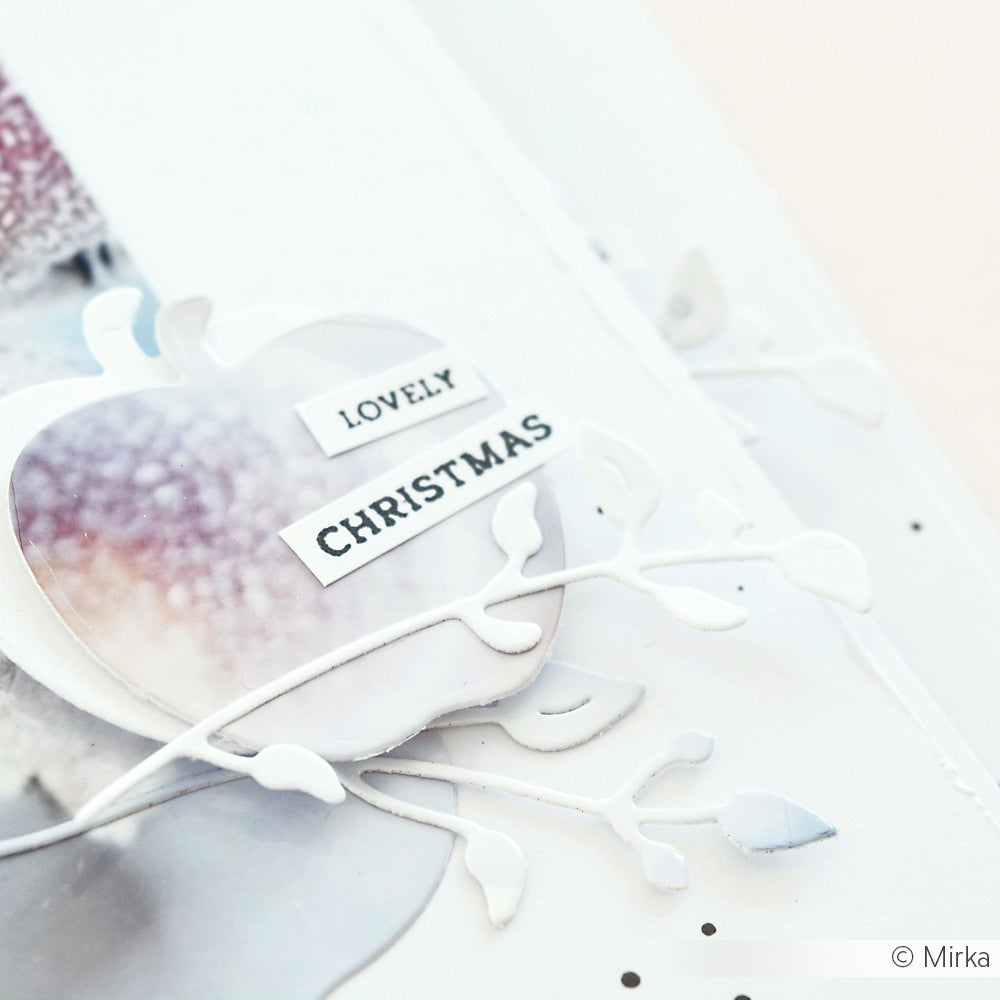 Die weiße Weihnachtskarte von Alexandra Renke ist mit dem Text "Lovely Christmas" und zarten weißen Zweigen verziert - ideal für eine fröhliche und leuchtende Jahreszeit oder zur Kombination mit Ihren Lieblingsmotiven mit klaren Stempeln.