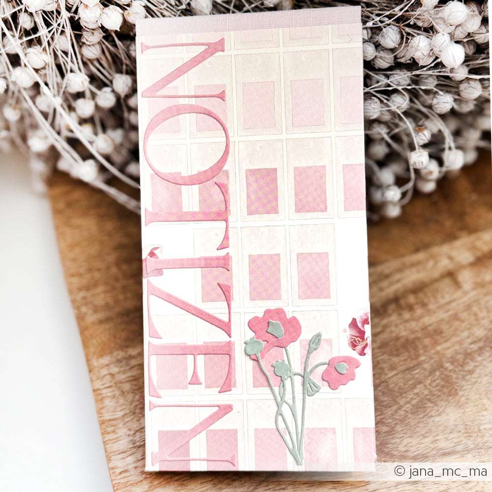 Rechteckiger Notizblock von Alexandra Renke mit "NOTIZEN" in Rosa, roten Blumen und einem rosa-weiß karierten Hintergrund - perfekt zum Kombinieren mit Designpapieren oder zum Hinzufügen eigener Details mit den Motivstanze Alphabet Dezember Dies.