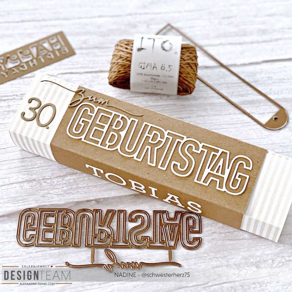 Geschenkkarton mit der Aufschrift "Zum Geburtstag Tobias" mit einem 30er Tag, Bindfaden, Sicherheitsnadel und Motivstanze Dies von Alexandra Renke - perfekt für eine kreative Geburtstagskombination!.