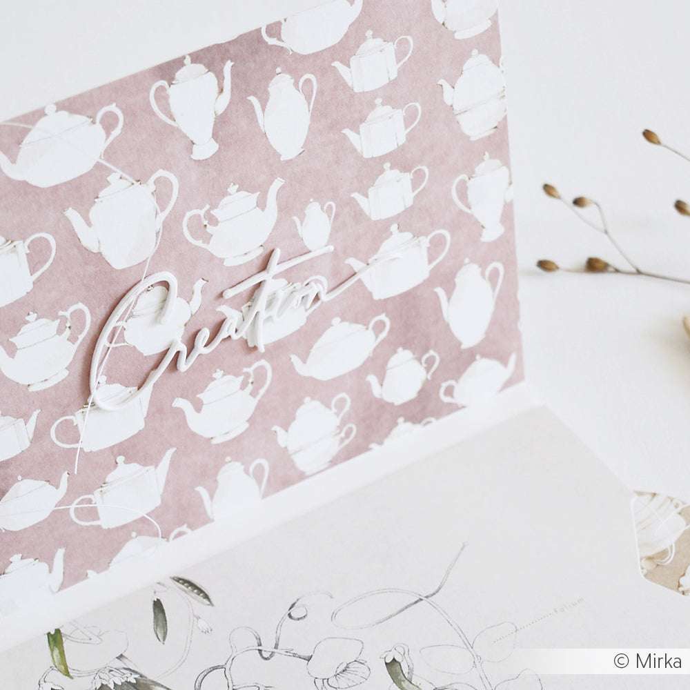 Grußkarte von Alexandra Renke mit weißen Teekannen auf rosafarbenem Hintergrund und dem Schriftzug "Create" in Schreibschrift, hergestellt aus hochwertigen Designpapieren für eine elegante Note.