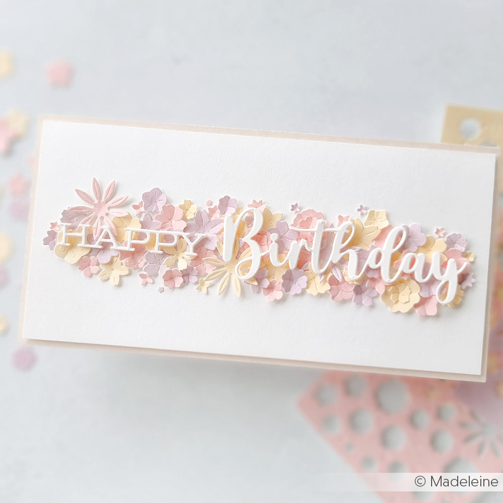 Rechteckige Karte von Alexandra Renke mit dem Text "Schriften-Duo Happy Birthday", verziert mit pastellrosa und gelben Papierblumen aus Designpapier Stanzen.