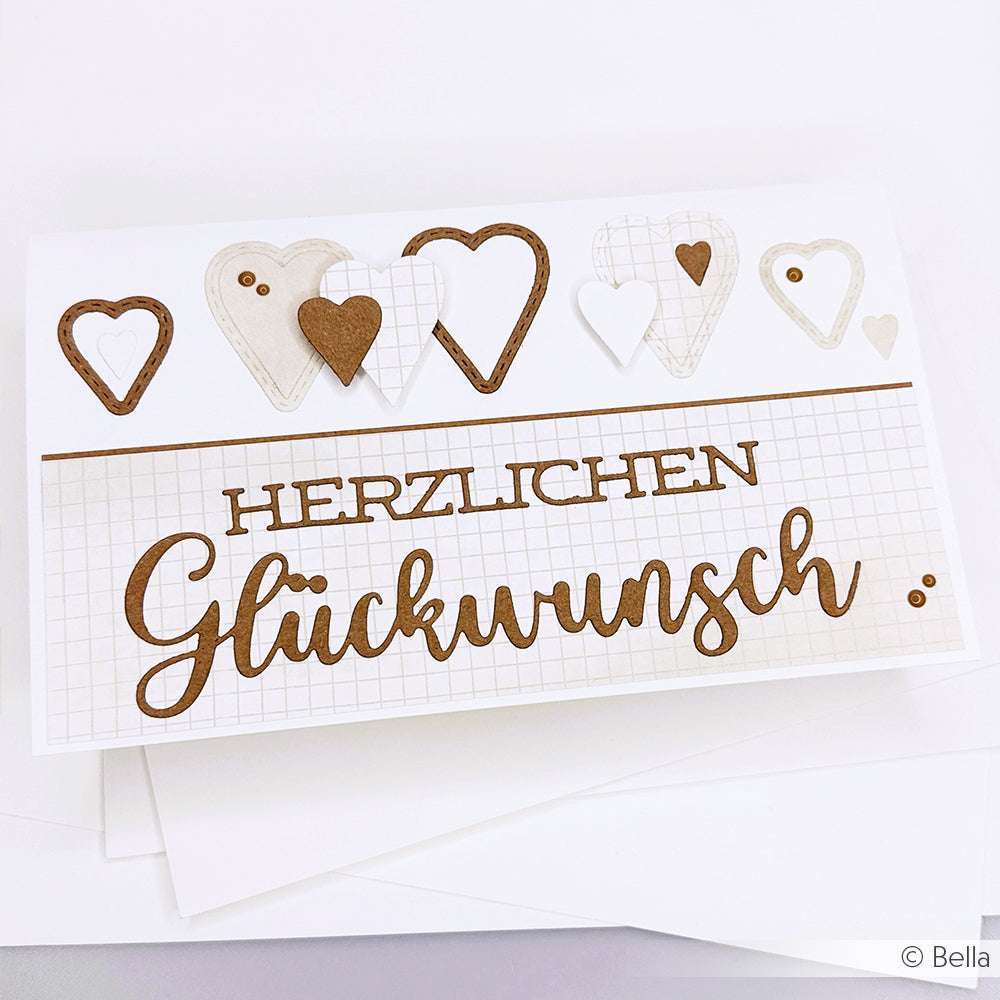 Grußkarte mit Herzmotiven von Alexandra Renke, gestaltet mit dem Schriften-Duo Herzlichen Glückwunsch Dies und mit dem Text "Herzlichen Glückwunsch" in eleganter brauner Schrift.