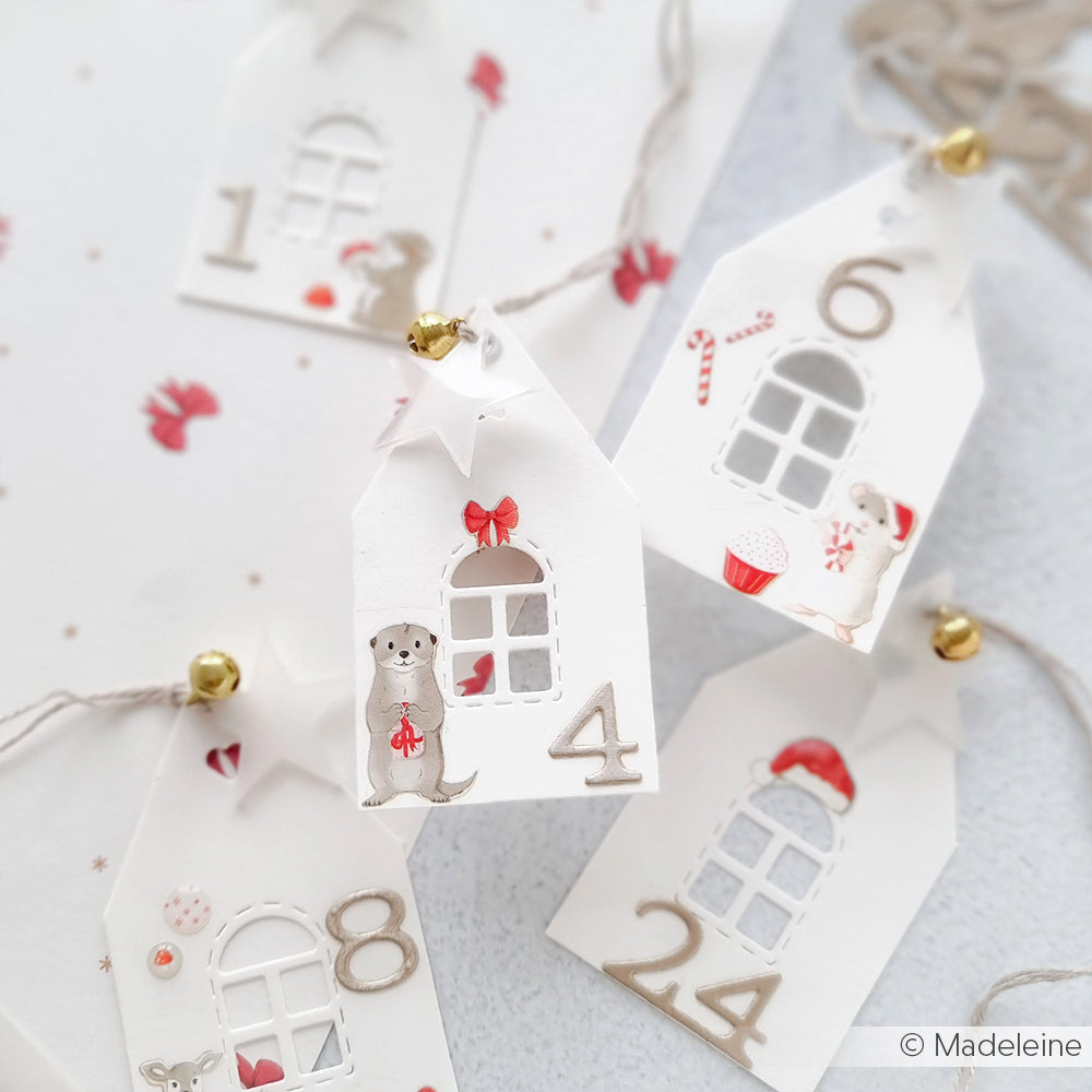 Die Papier-Adventskalenderanhänger von Alexandra Renke haben die Form eines Hauses, zeigen Tiere, sind mit 1, 4, 6, 8 und 24 nummeriert und werden aus charmanten Designpapieren mit scharfen DieCut-System-Kanten hergestellt.
