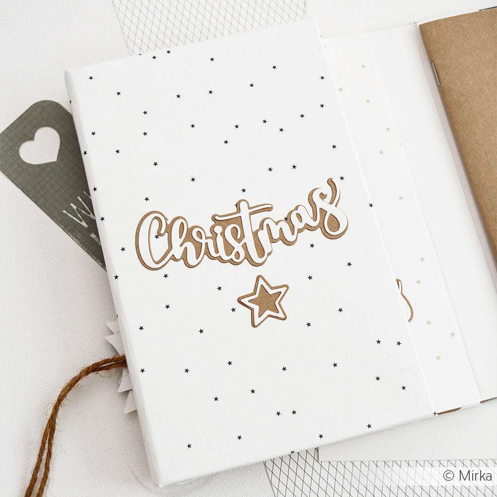 Weißes Notizbuch von Alexandra Renke mit einem Weihnachtsstern, verziert mit schwarzen Punkten und Sternen - ideal zum Kombinieren mit Ihrem Lieblings-Schicht-Wörterset oder zum Gestalten mit Motivstanze Weihnachtsbaum Stanzsysteme.