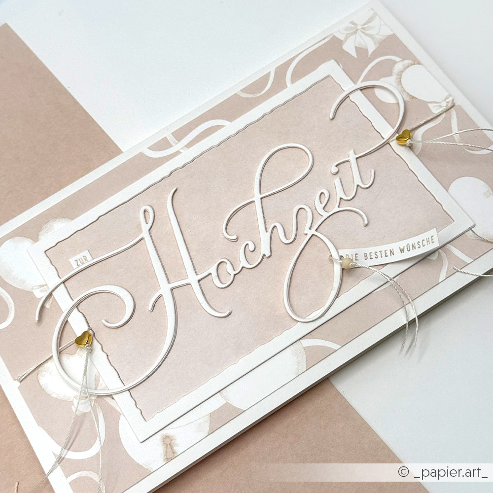 Elegante handgefertigte Hochzeitskarte von Alexandra Renke mit "Hochzeit", zartem Herz und Schleifenakzenten, gefertigt aus hochwertigen Designpapieren mit einer kalligrafischen Stanze für einen raffinierten Touch.