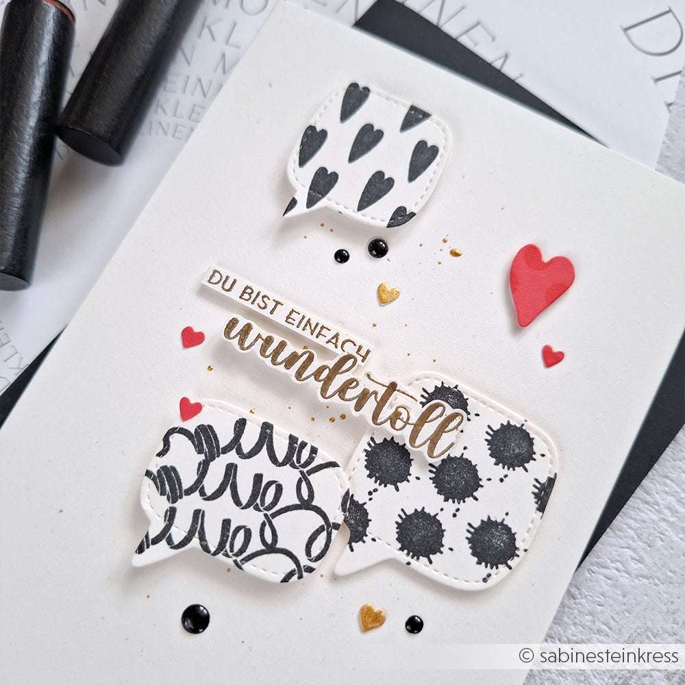 Handgefertigte Alexandra Renke Karte mit schwarz-weißen Sprechblasen, Herzen und dem Text "Du bist einfach wundertoll" - perfekt für Papierprojekte und zur Verwendung mit Ihrem Lieblingsholzstempel.