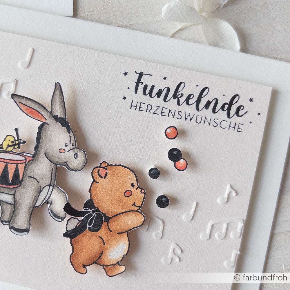 Handgefertigte Karte mit Bär, Esel, Musiknoten und "Funkelnde Herzenswünsche" - gestaltet mit Alexandra Renke Holzstempel für entzückende Papierprojekte.