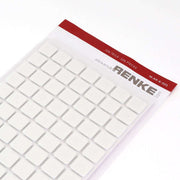 Eine Packung mit 125 kleinen weißen, quadratischen, doppelseitigen Klebepads von Alexandra Renke, die einen starken, dauerhaften Halt und ideale 3D-Effekte bieten.