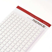 Ein Bogen kleiner, weißer, quadratischer doppelseitiger Klebekissen von Alexandra Renke - ideal, um 3D-Effekte in Ihre kreativen Projekte einzubringen.