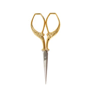 Die DMC Goldgriff-Stickschere mit silbernen Klingen zeigt ein elegantes Storchdesign, aufrecht stehend auf weißem Hintergrund - ideal für präzises Schneiden.
