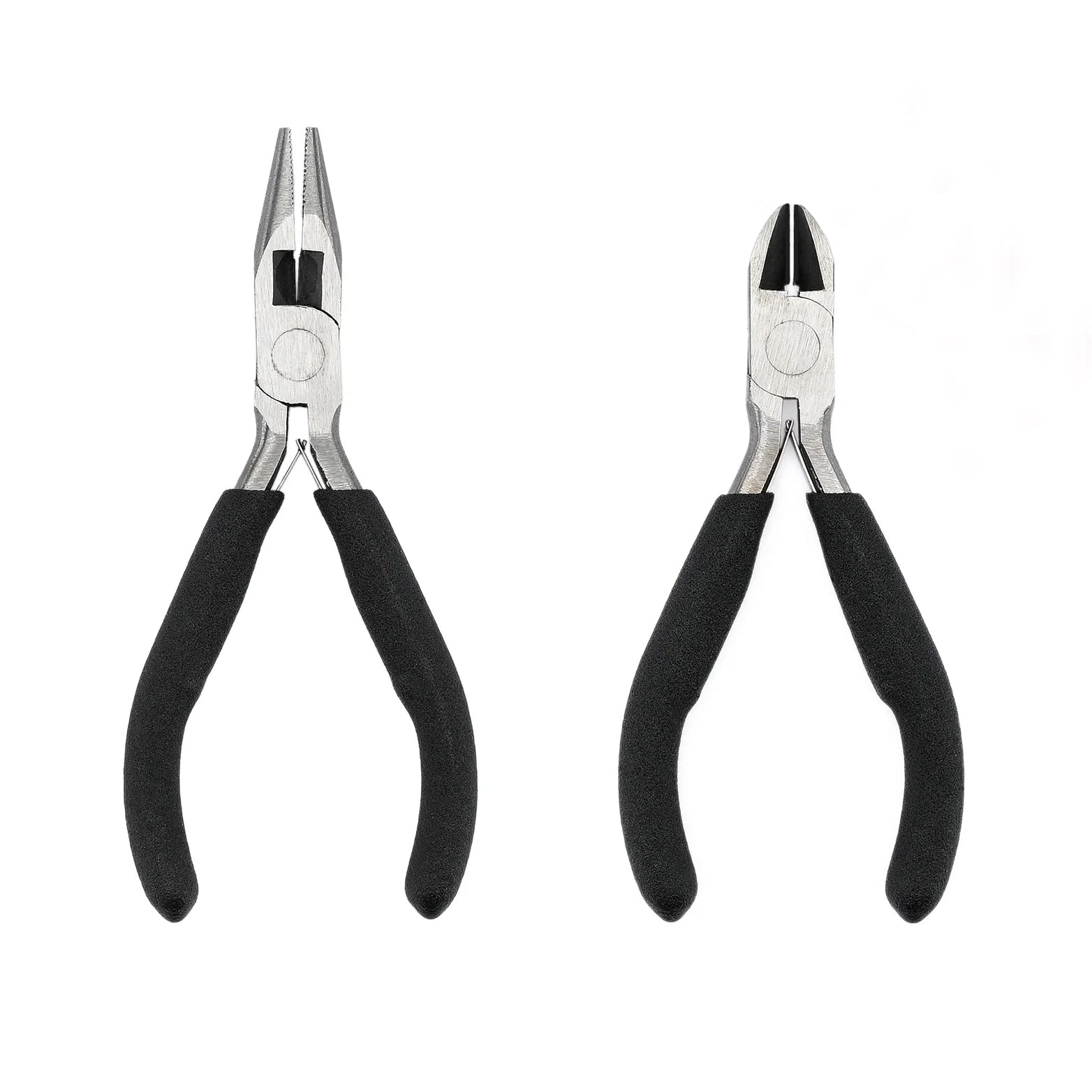 Zwei Vaessen Zangen mit schwarzen Griffen - eine spitze Spitze und eine flache Schneide - ideal zum Buchbinden oder als Drahtschneider, kompatibel mit Vaessen Creative Bind Easy, abgebildet auf weißem Hintergrund.