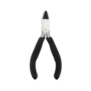 Ein Paar Vaessen Drahtschneider mit schwarzen Griffen ist auf weißem Hintergrund abgebildet, perfekt für Aufgaben wie Metall-Drahtbinderücken und die Herstellung von Notizbüchern.