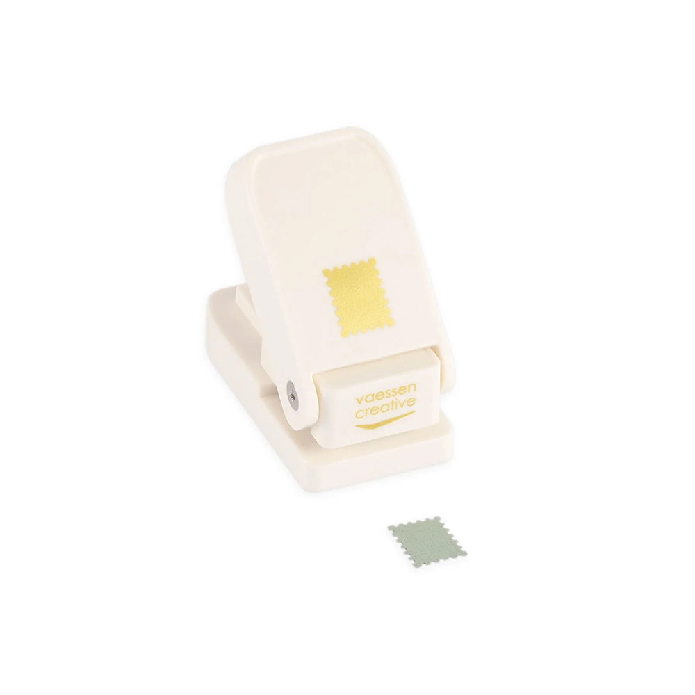 Die cremefarbene Vaessen-Creative Bastelstanze erzeugt einen kleinen, rechteckigen, briefmarkenförmigen Papierausschnitt - perfekt als Bastelwerkzeug für detailreiche Projekte.
