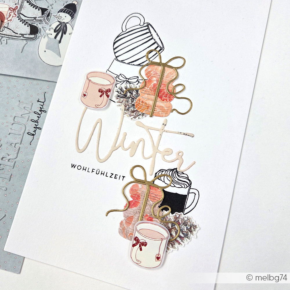 Handgefertigte Alexandra Renke Winterkarte mit Tassen, Tannenzapfen und kuscheligen Bändern zum Thema "Winter" - ideal für Bastelprojekte Motive oder um Rub-On Festlichkeiten Winterwärme in Ihre Bastelsammlung aufzunehmen.