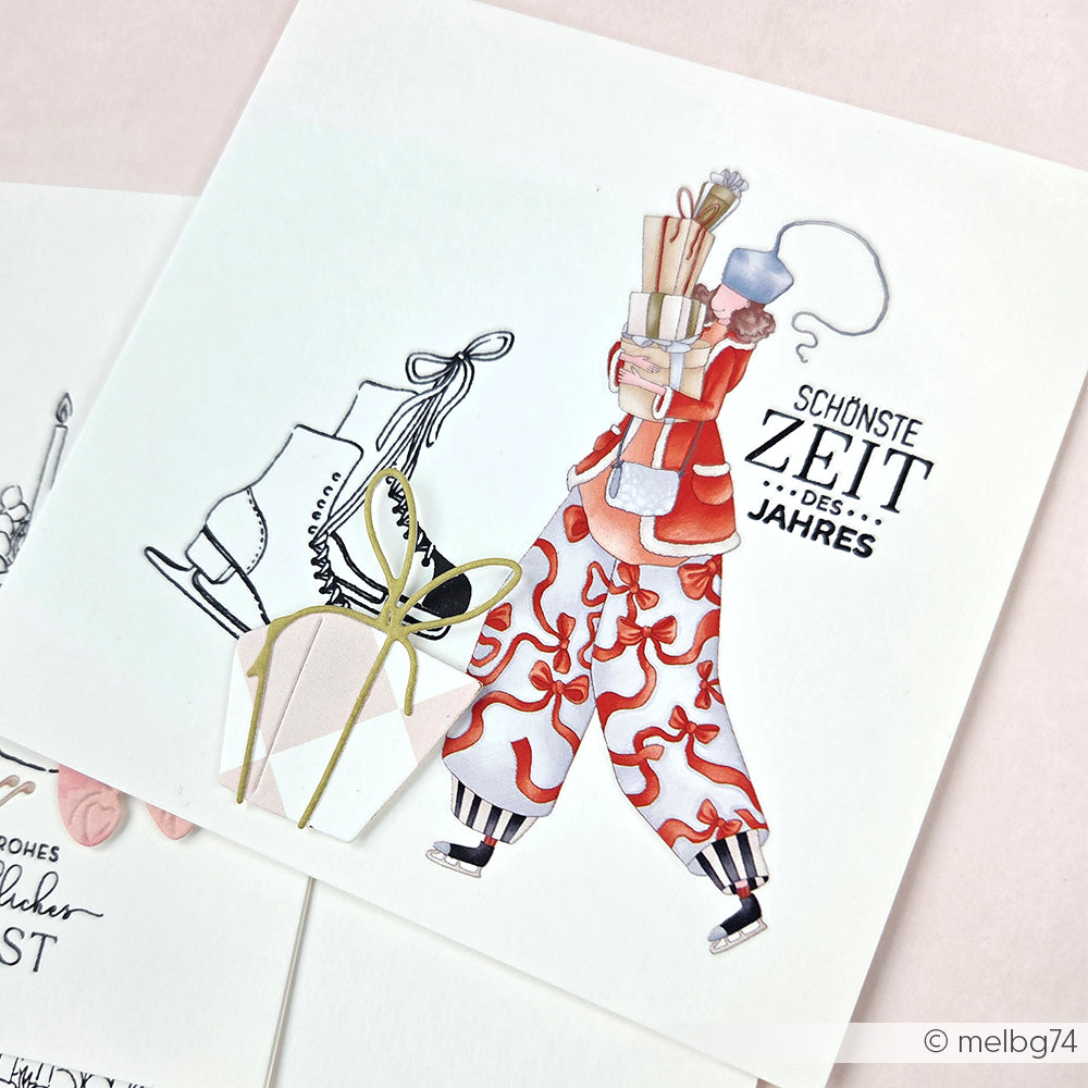 Illustration einer Person in Winterkleidung mit Geschenken, Schlittschuhen und dem Text "Schönste Zeit des Jahres" - ideal für Weihnachtsbasteleien mit Alexandra Renke Produkten wie Rub-On Weihnachtszauber und Transferfolien Basteln.