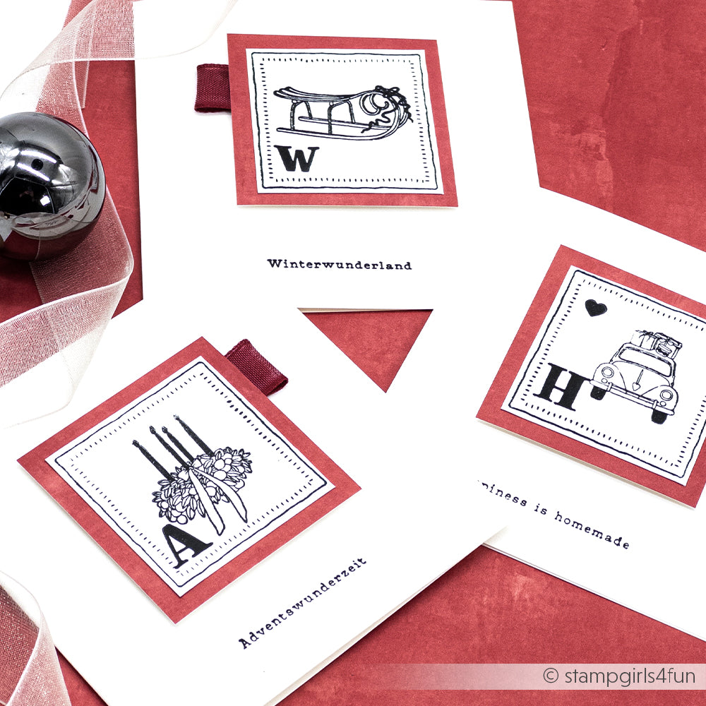 Drei handgefertigte Weihnachtskarten von Alexandra Renke mit schwarzen Linien, roten Umrandungen und festlichen Motiven auf rotem und weißem Hintergrund, die mit klaren Stempeltechniken für scharfe Adventsmotive erstellt wurden.