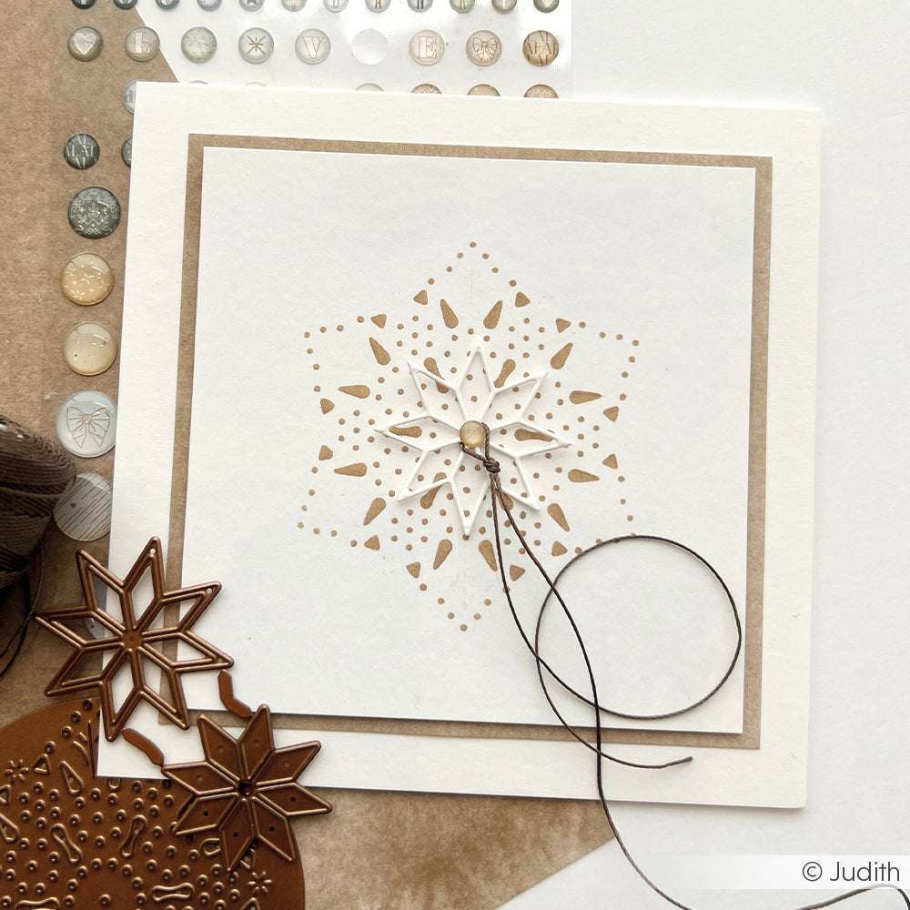 Handgefertigte Karte mit der Motivstanze Negativ-Stern-Muster von Alexandra Renke, brauner Schnur und Verzierungen auf neutralem Untergrund. Gefertigt mit 200g Designpapieren für eine einzigartige, hochwertige Verarbeitung.