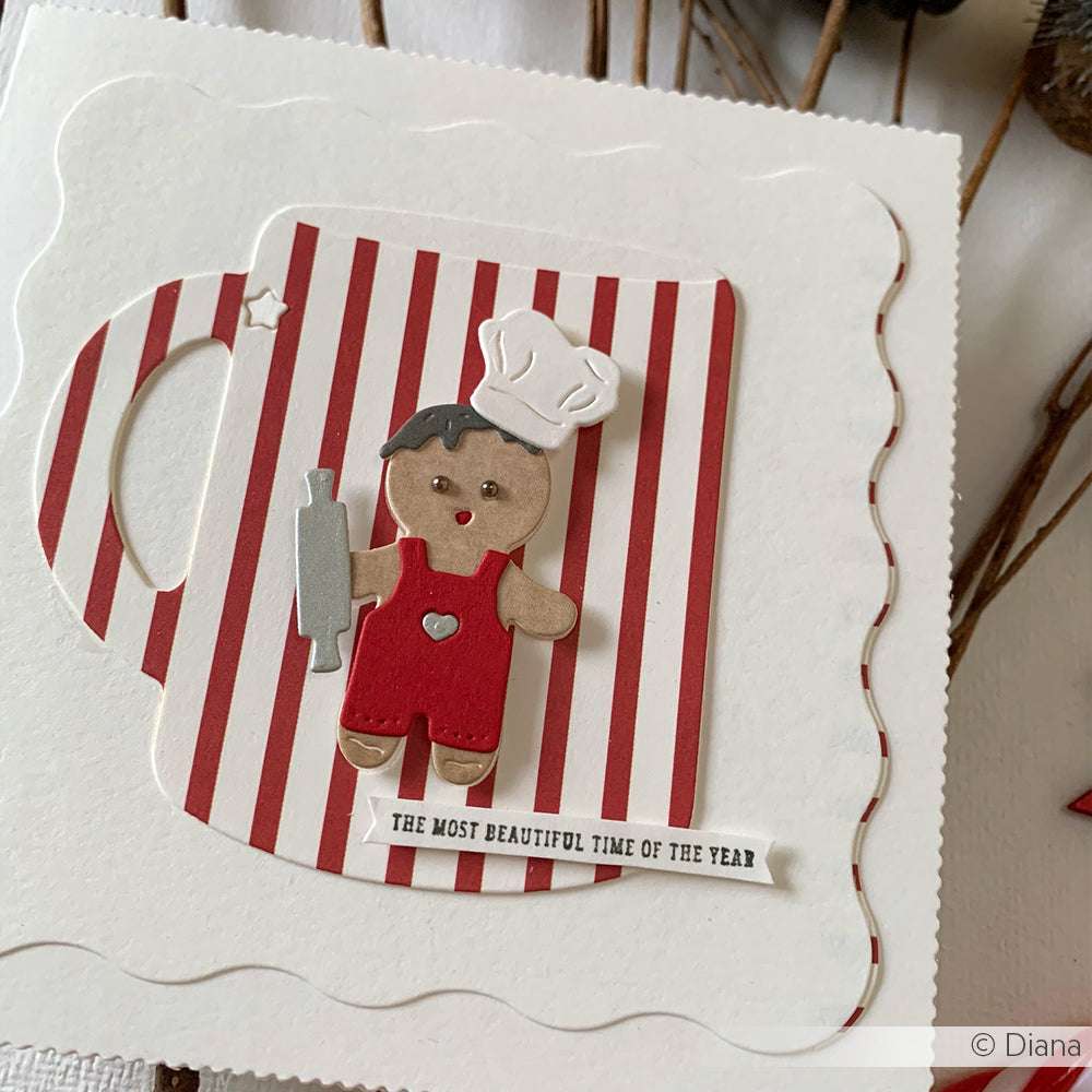 Die gestreifte Tasse von Alexandra Renke zeigt eine rote Lebkuchenfigur mit Nudelholz und Kochmütze, inspiriert von der Motivstanze Lebkuchen-Kinder Bäckerei-eine entzückende Wahl für verspielte Designpapiere-Fans.