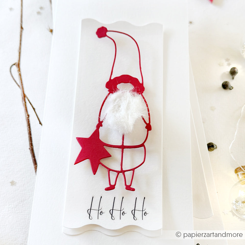 Minimalistische Weihnachtskarte von Alexandra Renke mit einem roten Weihnachtsmann, der einen Stern in der Hand hält, mit einem Baumwollbart und dem Text "Ho Ho Ho" am unteren Rand.