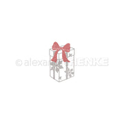 Eine Geschenkbox, eingepackt in Geschenkpapier mit Blumenmuster und verziert mit einer roten Schleife.