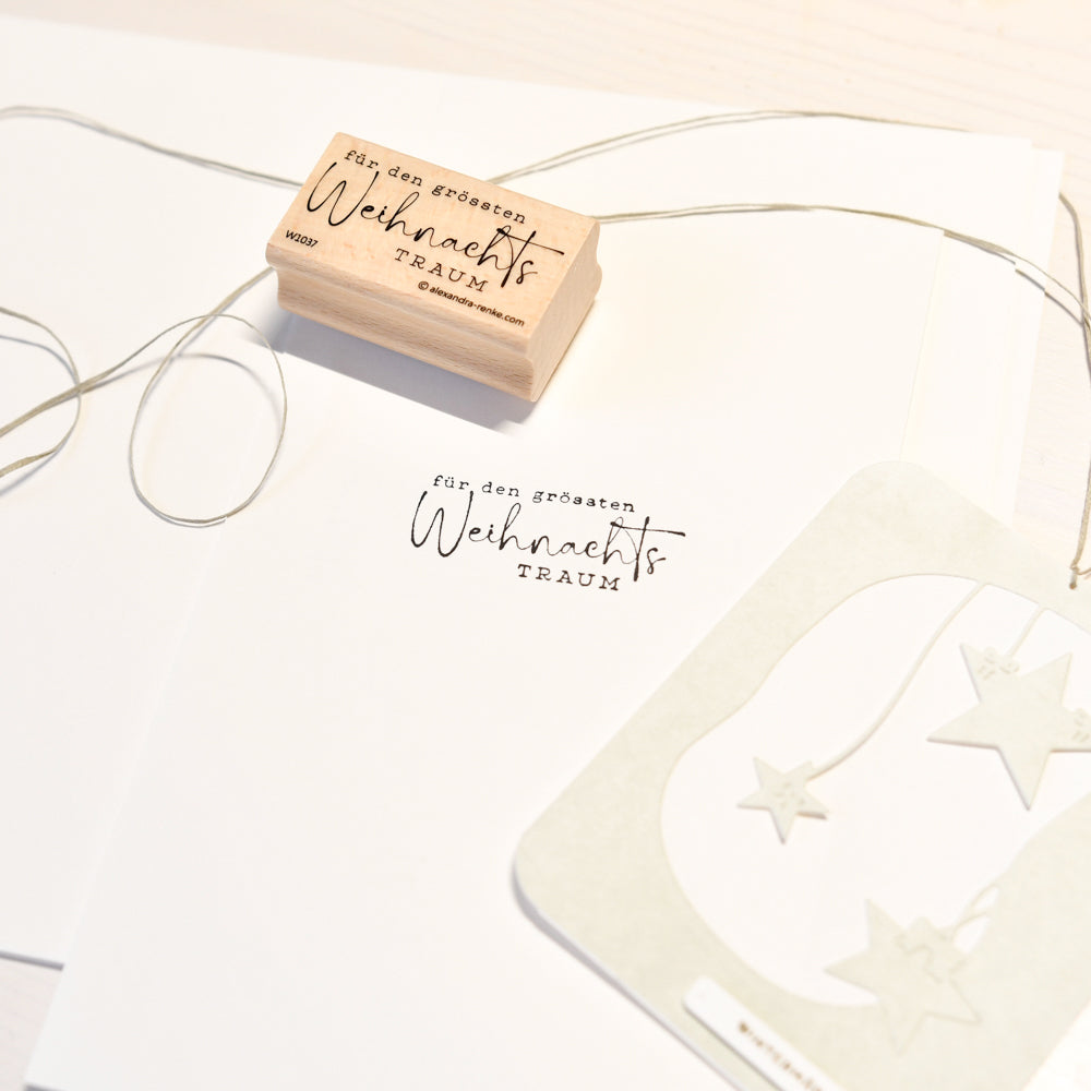 Ein Alexandra Renke Weihnachtsstempel aus Gummi mit "Weihnachtstraum" auf Papier, gepaart mit einer Sternenkarte - ideal für kreative Stempeln-Projekte.