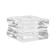 Ein klarer, quadratischer Alexandra Renke Acryl Stempelblock Briefbeschwerer mit gewellten Seiten liegt auf einem weißen Hintergrund.