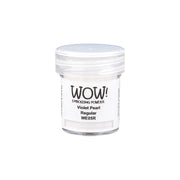 WOW Embossing Powder in Violet Pearl wird in einer kleinen durchsichtigen Dose mit weißem Deckel und schwarzem Etikett geliefert - ideal für die Verwendung mit Ihrem bevorzugten Embossing-Farbkissen oder Heißprägewerkzeug.