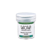 Eine kleine Dose WOW Embossing Powder Metallic Kiwi Krush mit durchsichtigem Deckel und weißem Etikett - ideal für die Verwendung mit Ihren Prägewerkzeugen, um beeindruckende, professionelle Effekte zu erzielen.